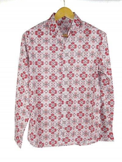 chemise cintrée imprimée motif fantaisie arabesque