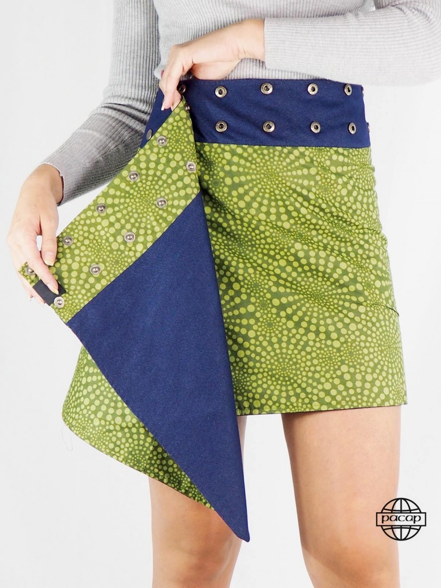 Jupe en jean reversible imprimé ethnique a pois vert ton sur ton coup portefeuille fendue wrap enveloppante