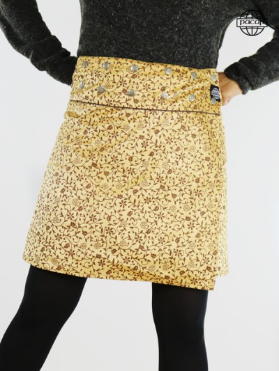 jupe mi-longue en velours en or imprimé fleurs liberty marron coupe portefeuille, droite fendu, bouton pression multi-taille.