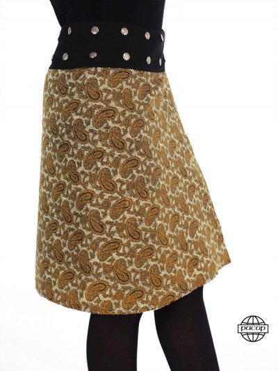 jupe marron en coton imprimé cachemire coupe évasée jupe portefeuille evasée ceinture noire boutonnée longueur genoux