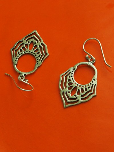 Silver-plated women's fashion accessory earrings