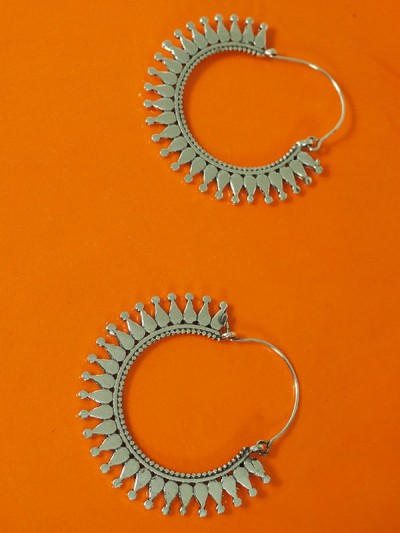 Boucles d'oreilles rondes indiennes taille moyenne  bijoux style créoles Soleil Inca ciselé originales chic et ethnique