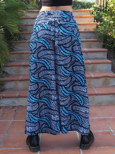 pantalon yoga enveloppant bleu large ample taille réglable, coupe droite, jupe culotte bleue pour femme à nouer