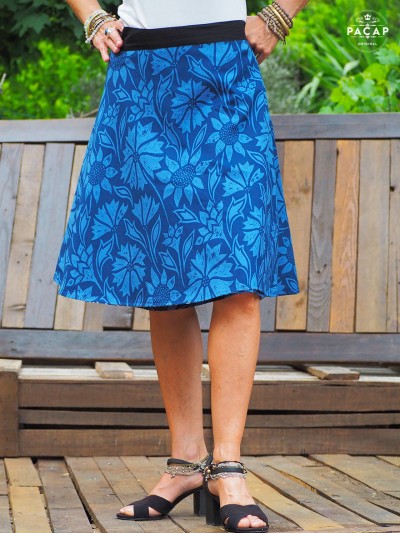 jupe portefeuille évasée bleue taille ajustable, coupe portefeuille taille haute longueur genoux