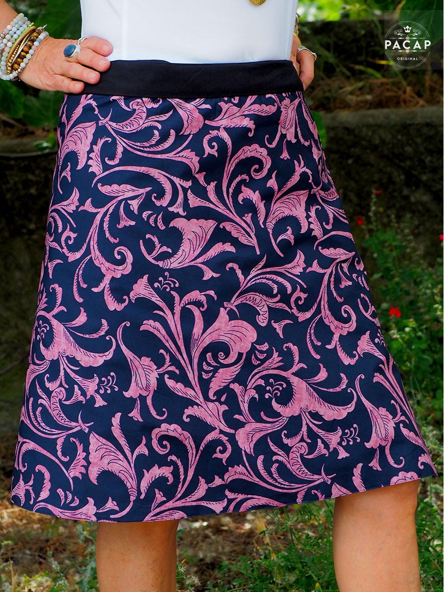 Jupe portefeuille violette taille unique. Marque française, jupe tulipe, jupe rose, jupe a fleurs