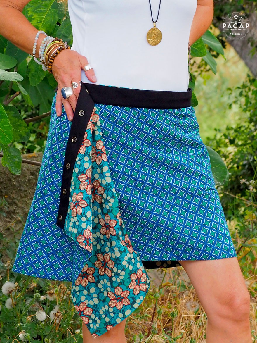 Jupe en coton bleue motif fleuri, jupe reversible, jupe wrap, jupe été, jupe femme, jupe boheme, jupe hippie