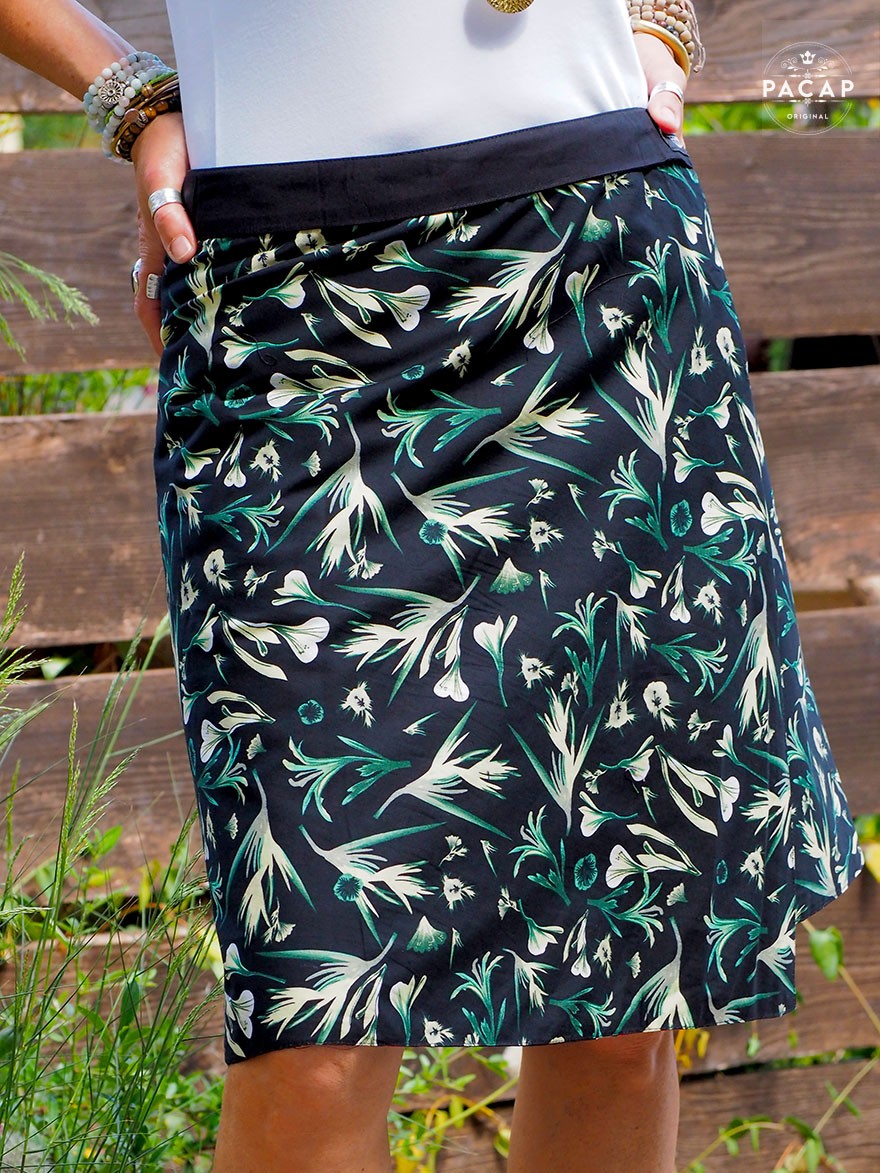 Women's flared skirt with floral print