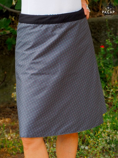 Reversible grey skirt with hidden belt