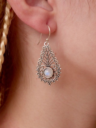 Silver-plated moonstone drop earring