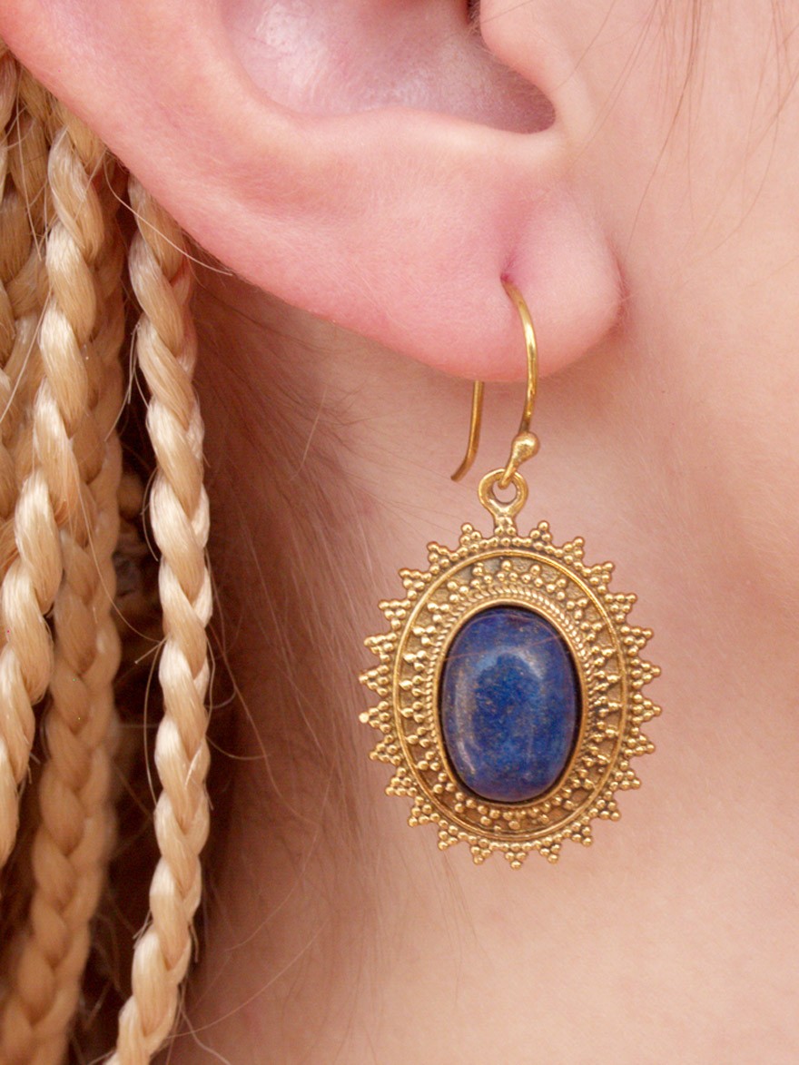 Lapis lazuli buckle and sun-shaped gold setting