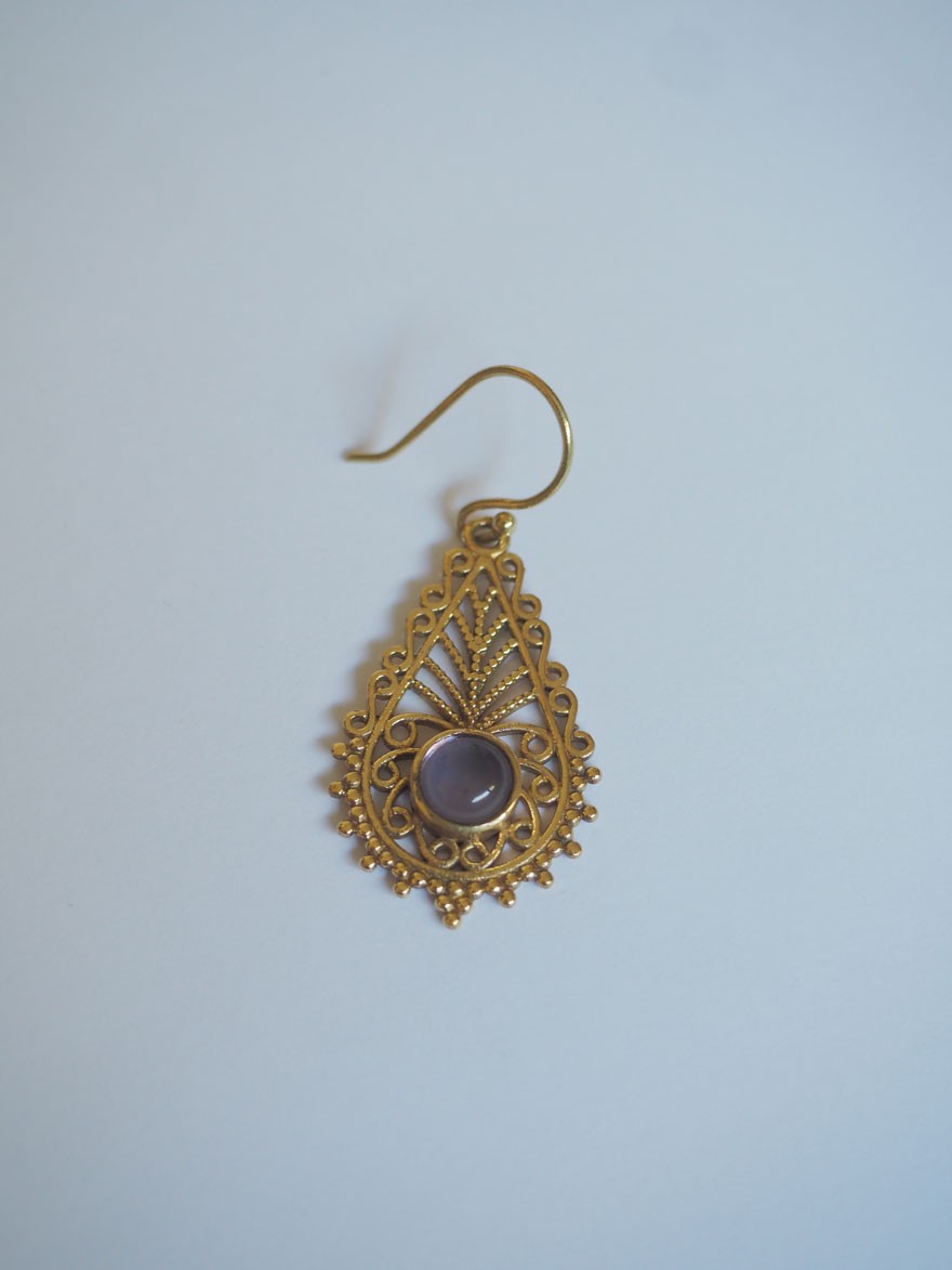 Gold-plated earring with drop-shaped quartz stone