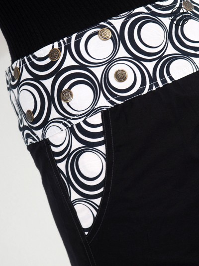 Pocket skirt with interior pattern. This reversible cotton skirt shows durable qualities over time