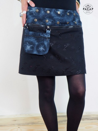 jupe courte noire originale portefeuille réversible motif ethnique ceinture large sacoche clipsée