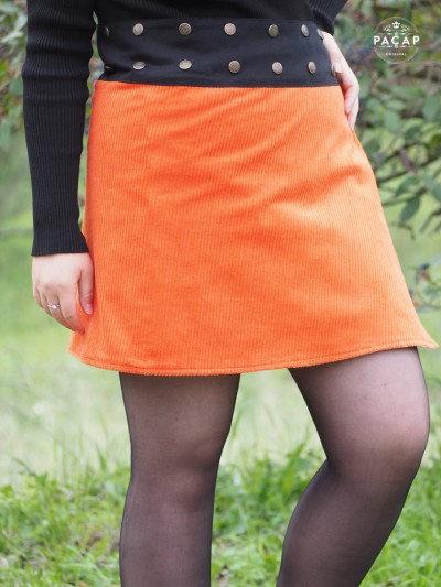 jupe velours orange femme, jupe côtelée orange, jupe unicolore, jupe colorée, jupe flashy, jupe boutonnée