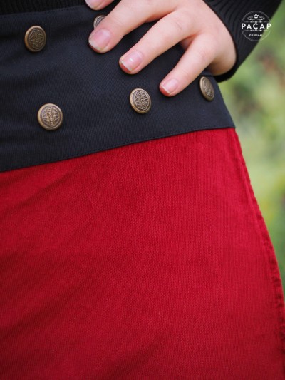 Jupe rouge portefeuille longueurs moyenne, jupe en velours rouge, jupe boutonnée, jupe hiver, jupe rouge sang