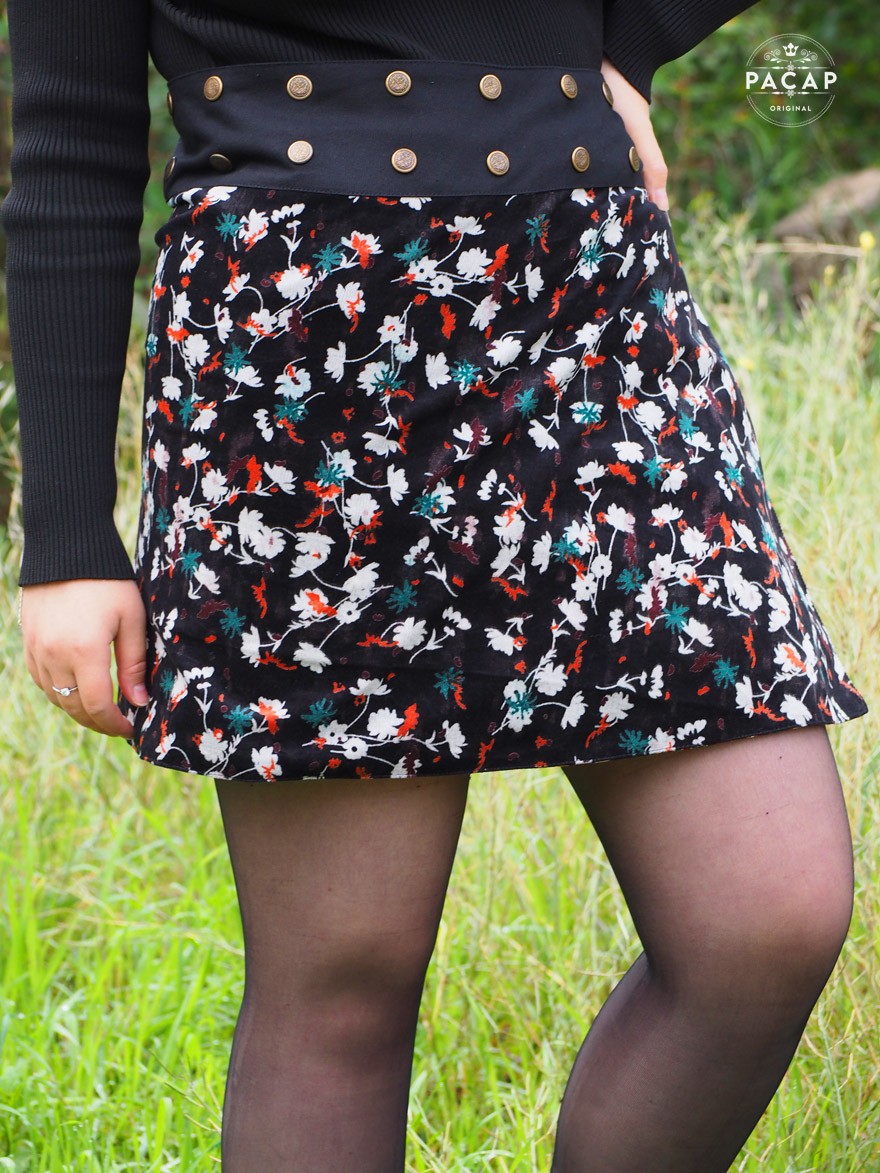 Jupe D'été Noire à Fleurs Boutonnée - Taille 36/S, Longueur Genou, Style évasé - Neuf Sans étiquettes