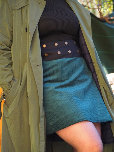 Jupe femme asymetrique verte en velours côtelé coupe portefeuille enveloppante jupe tube