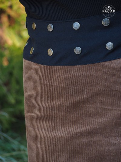 Jupe femme portefeuille velours epais côtelé marron ceinture noire boutonnée pour femme