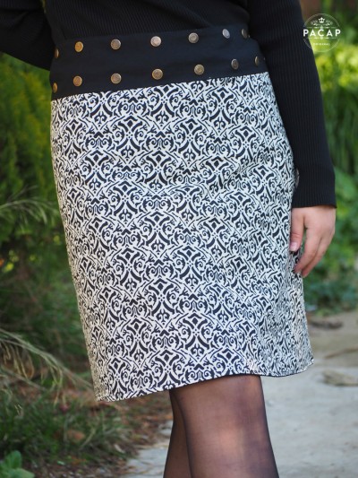 Longue jupe noire et blanche en coton imprimé originale, jupe portefeuille femme reversible ceinture plate