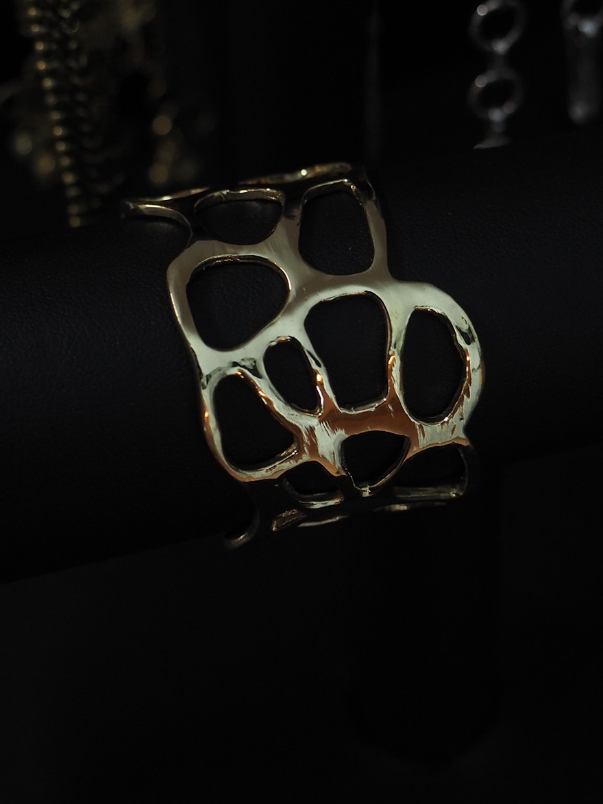 bracelet manchette ajourée dorée pour femme poignet ajustable réglable metal epais