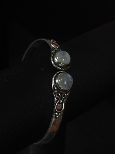 Adjustable friendship bracelet silver moonstone white