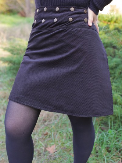 jupe femme en velours noir, jupe noire portefeuille, jupe automne avec collant, jupe taille haute, jupe côtelée noire