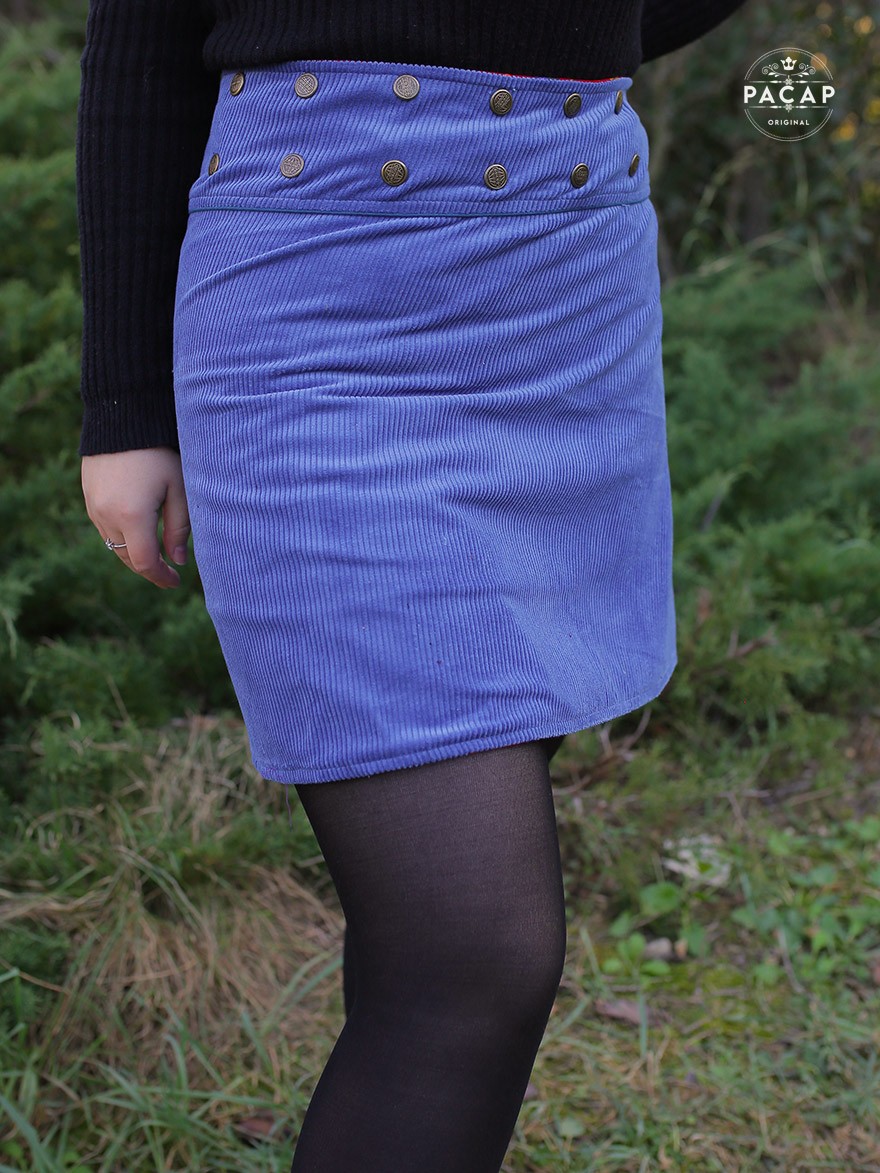 jupe Bleue en velours, jupe portefeuille Côtelée, jupe hiver avec collant, jupe portefeuille bleue boutonnée