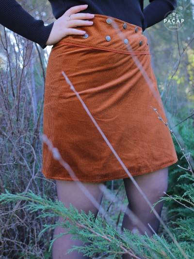Jupe velours côtelée cuivre marron orange Trapèze ajustable à bouton, coupe asymetrique, fendue taille reglable,