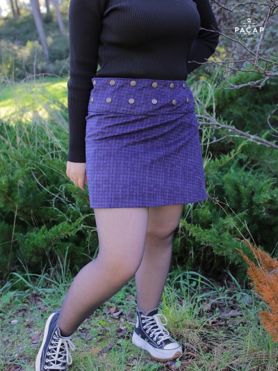 mini jupe patineuse imprimé en velours bleue coupe portefeuille droite  boutonnée automne hiver collant taille Haute,