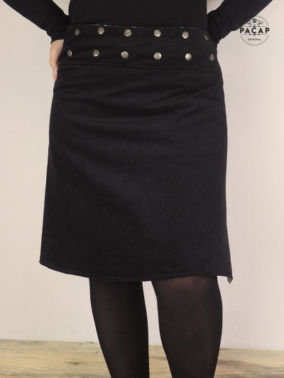 jupe longue velours côtelé noir longueur genoux coupe portefeuille fendue taille haute ajustable ceinture à boutons