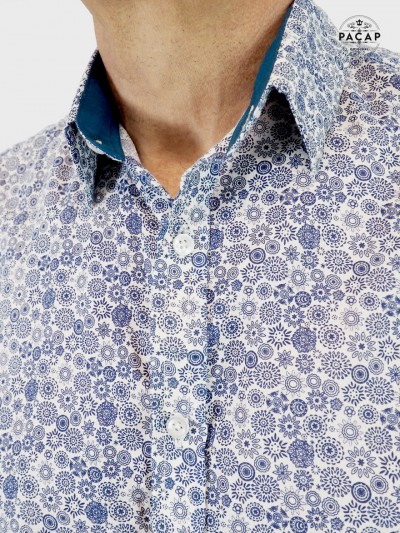 chemise bleue cintrée pour homme motif mandala et fleurs