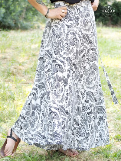 jupe longue blanche à fleurs
