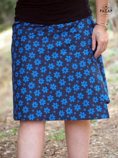 jupe portefeuille noire a fleurs bleue réversible