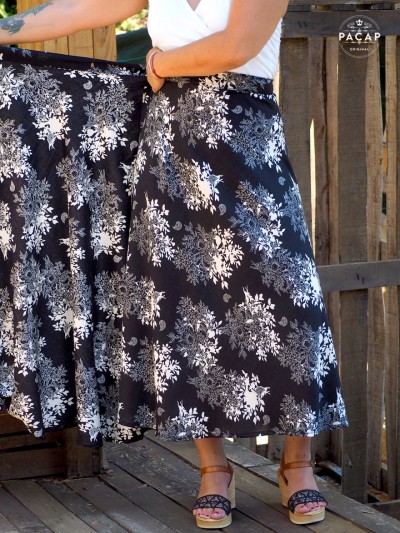 jupe portefeuille noire à fleurs