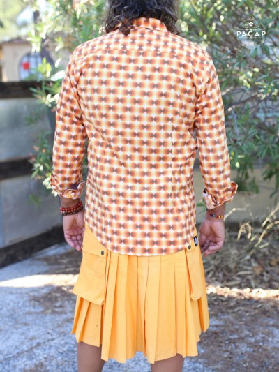 chemise loud jaune imprimé rétro vintage à pois orange manceh longue coupe cintrée à revers