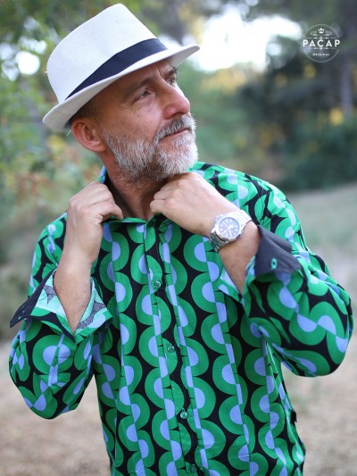chemise homme imprimé géometrique  retro vintage vert, bleu et noir. chemise fantaisie homme, chemise originale