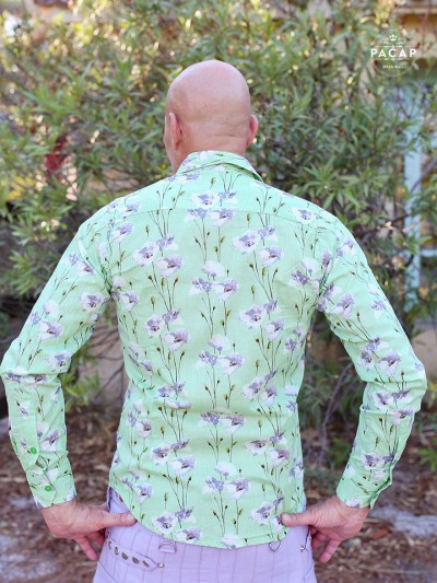 Chemise verte pour homme ajustée col italien motif à fleurs voile de coton coquelicot bouton nacré v