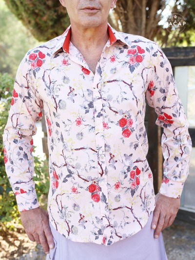 tenue décontractée homme en chemise haute de gamme imprimé floral rose tissu fin revers colorés