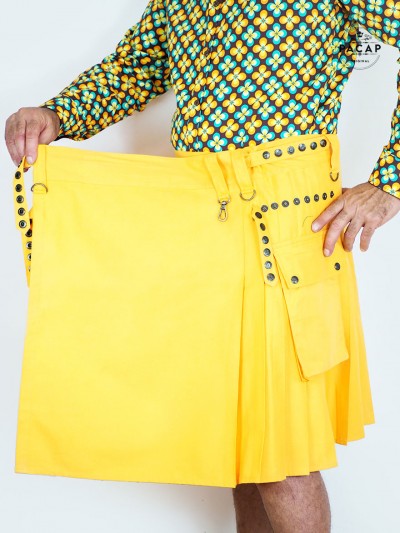 Kilt Jaune, jupe portefeuille jaune homme, jupe plissée boutonnée, jupe fendue, ceinture avec poche, anneaux et crochet