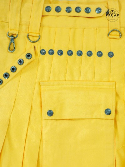 Jupe jaune avec poche et bouton-pression