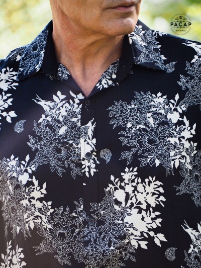 chemise chic en viscose motif floral noir et blanc, chemise fluide élégante, chemise noir anthracite, chemise fleurs