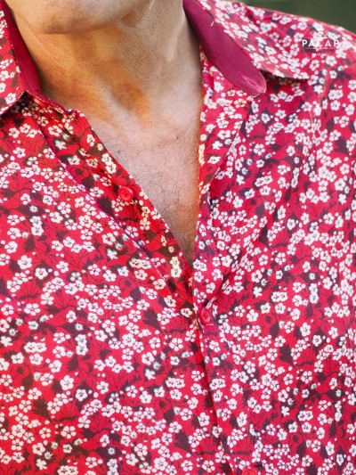 red shirt, floral print, small white flowers, long sleeves, slim fit, collar cuffs