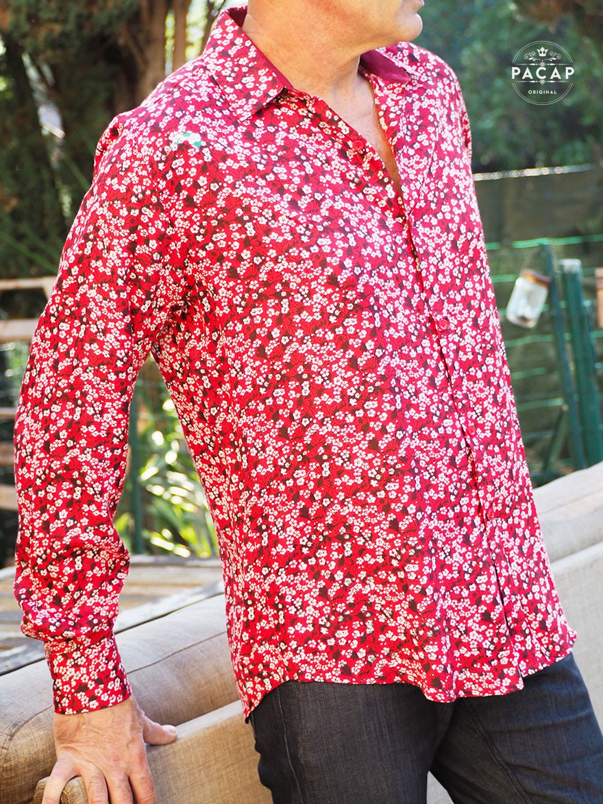 red liberty shirt with small white flowers in viscose, printed shirt, long sleeves, colored button