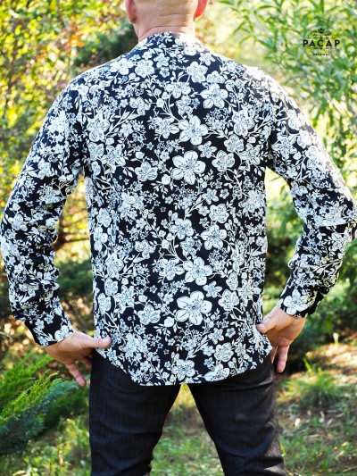 black hawaian shirt with white flowers, long sleeves, black button, fluid viscose fabric