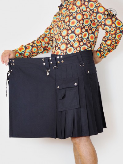 jupe portefeuille homme noir uni, kilt minimaliste utilitaire grande poche a compartiment sangle tablier bouton pression