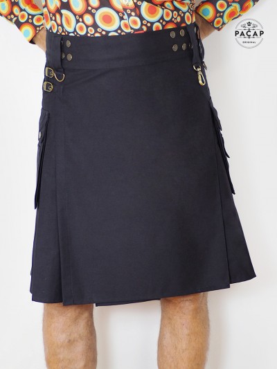 jupe tablier noir minimaliste chic élégante pour homme kilt utilitaire habillé élégante tartan écossais unicolore