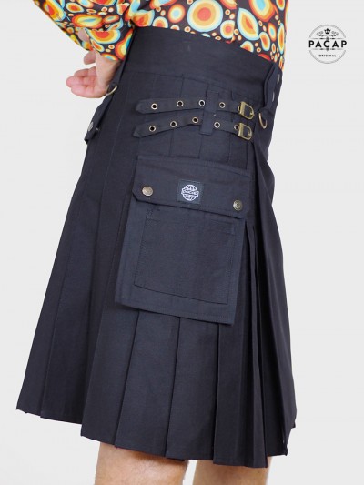 kilt minimaliste celtique noir steam punk gothique avec grande poche a rabat boutonnée kilt utilitaire noir sangles