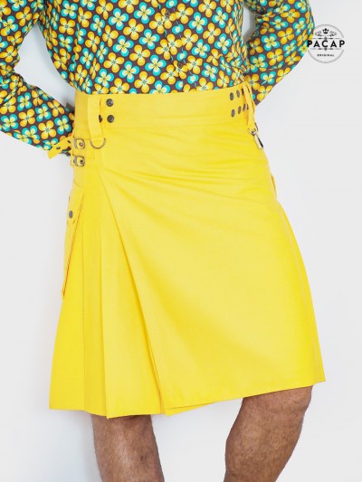 kilt utilitaire jaune pour homme, jupe tablier jaune unicolore fendue, kilt boutonnée décontractée, kilt minimaliste