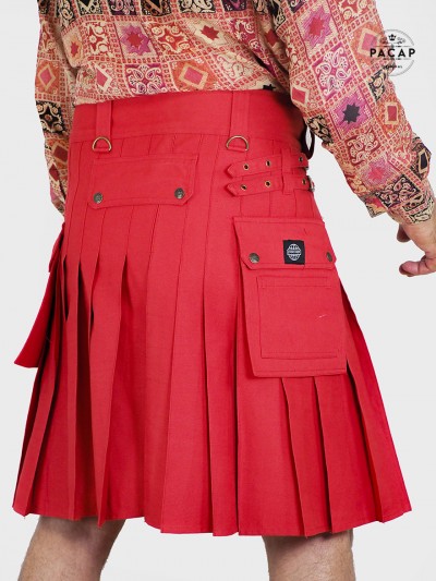 kilt moderne hybrid utilitaire sangles et poche rabat rouge marque francaise pacap grossiste sud france jupe rouge plissée