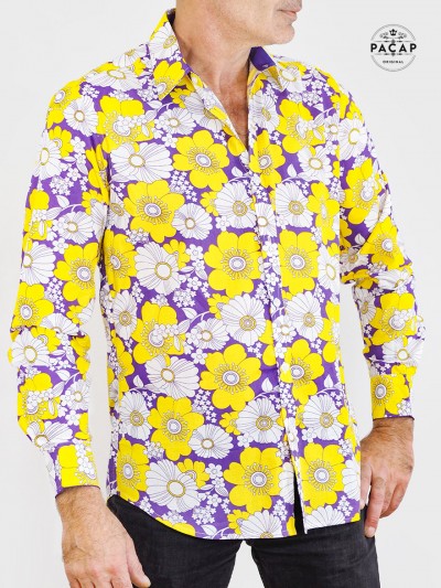 chemise hawaienne violette imprimé de leurs jaune et blanche en coton fin couleur pourpre bouton transparent brillant nacré